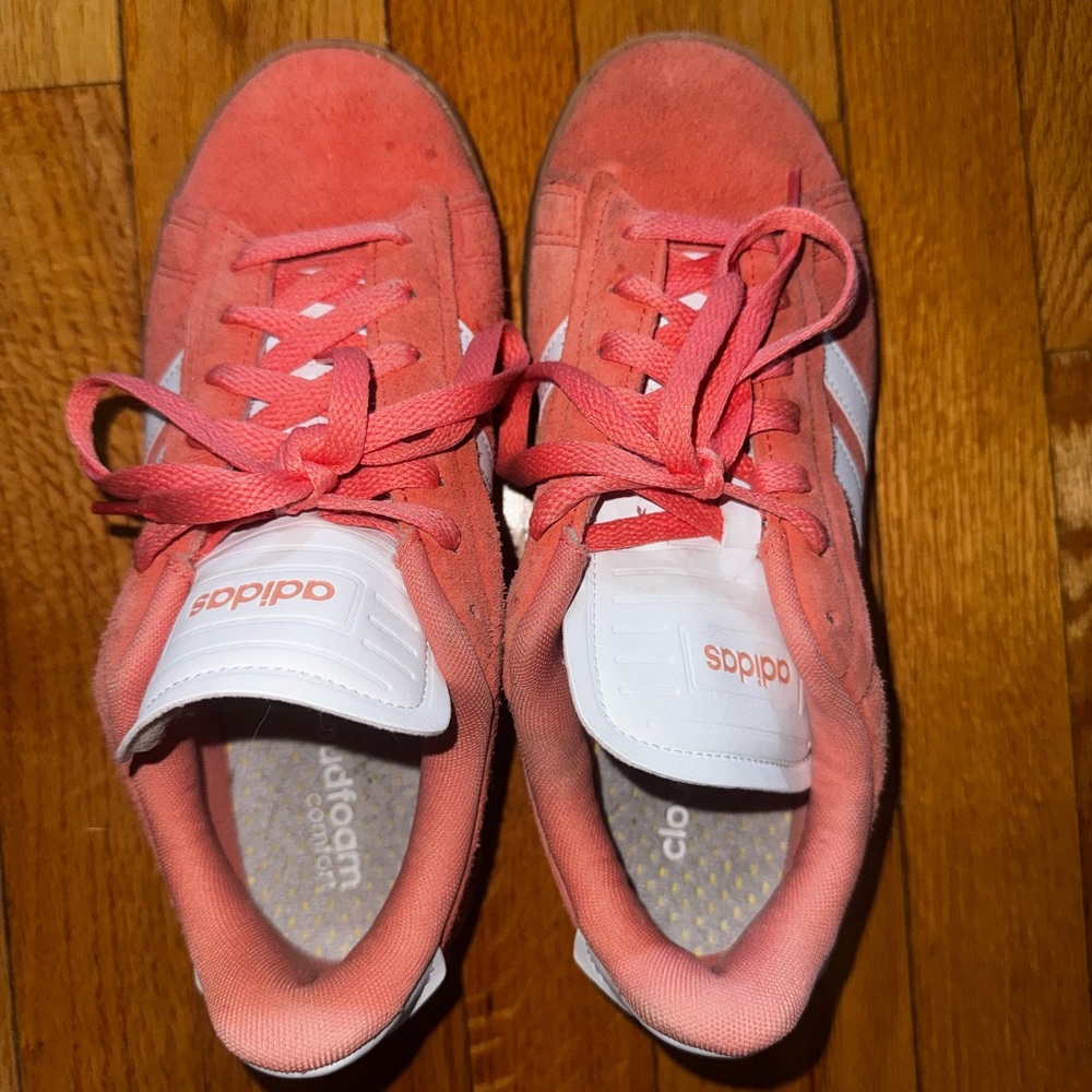 Adidas Grand Court alpha in coral